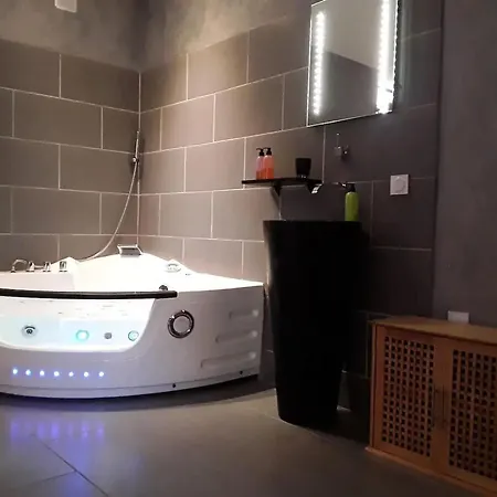 A De 30 M² Avec Jacuzzi 公寓 拜克萨