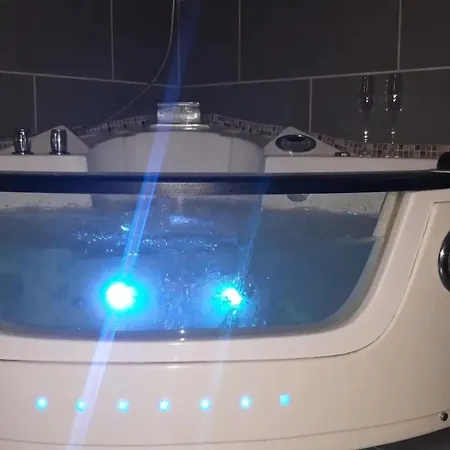 A De 30 M² Avec Jacuzzi *